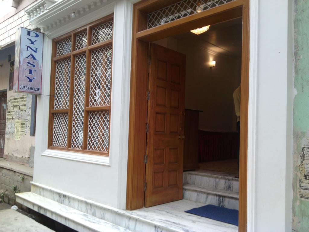 فاراناسي Dynasty Guest House المظهر الخارجي الصورة