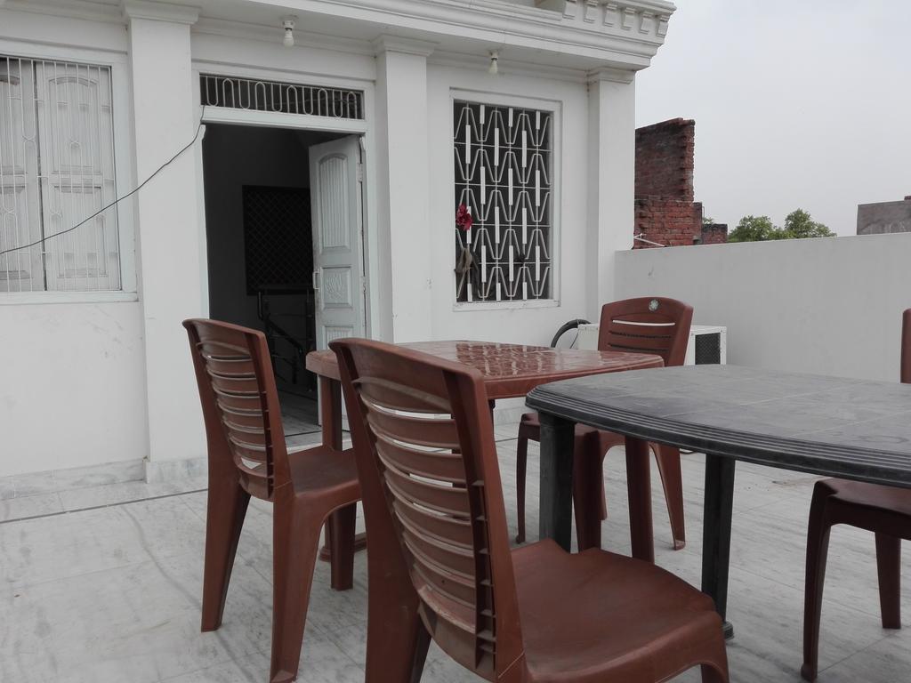 فاراناسي Dynasty Guest House المظهر الخارجي الصورة